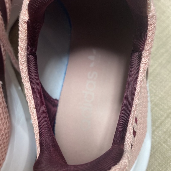 Practically brand new womens Adidas running shoe. - Picture 8 of 9